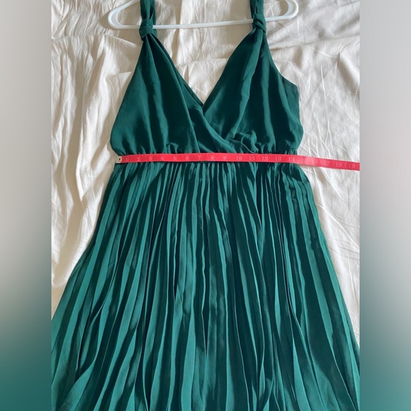 Emerald green high waisted accordion skirt dress - Picture 4 of 4